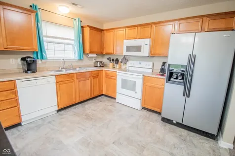 1527 Egret Lane Greenwood IN 46143