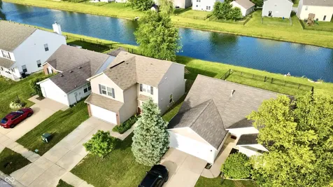 1527 Egret Lane Greenwood IN 46143