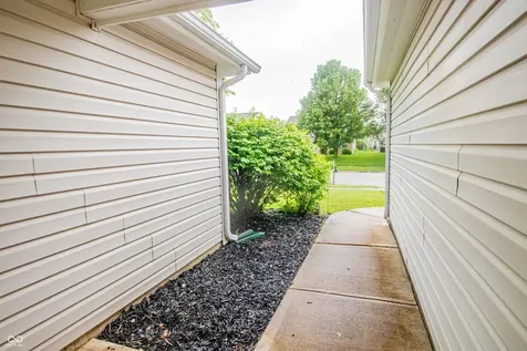 1527 Egret Lane Greenwood IN 46143