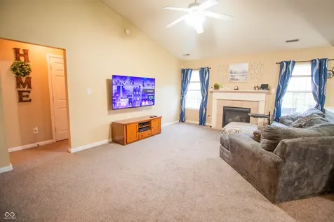 1527 Egret Lane Greenwood IN 46143