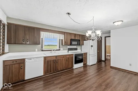 6097 N 100 Road W Alexandria IN 46001
