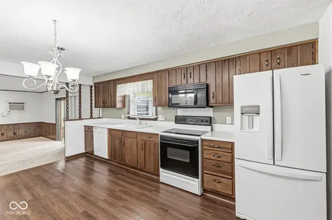 6097 N 100 Road W Alexandria IN 46001