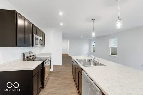 2024 Oak Terrace Drive Shelbyville IN 46176