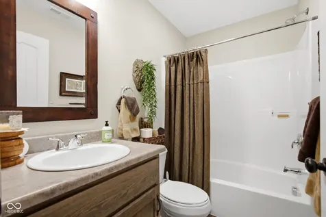 108 St Andrews Court Hartford City IN 47348