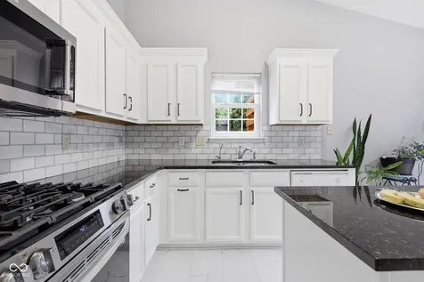 9555 Summer Ridge Place Indianapolis IN 46260