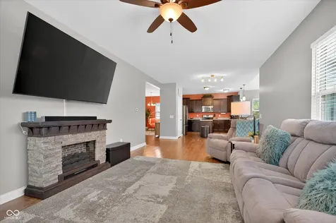 5855 W Commonview Drive Mccordsville IN 46055