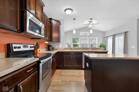 5855 W Commonview Drive Mccordsville IN 46055
