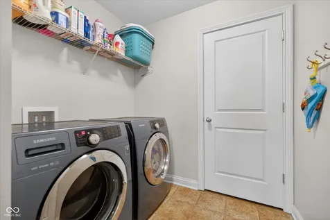 5855 W Commonview Drive Mccordsville IN 46055