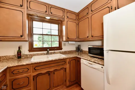 8340 Los Robles Road Fishers IN 46038