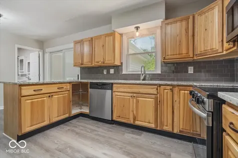 2555 W Sycamore Drive Greenfield IN 46140