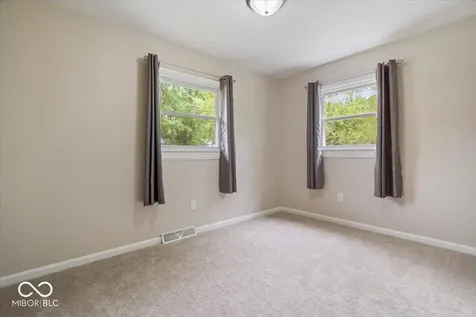 2555 W Sycamore Drive Greenfield IN 46140