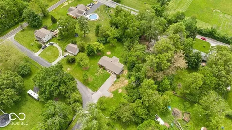 2555 W Sycamore Drive Greenfield IN 46140