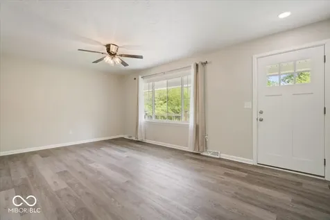 2555 W Sycamore Drive Greenfield IN 46140