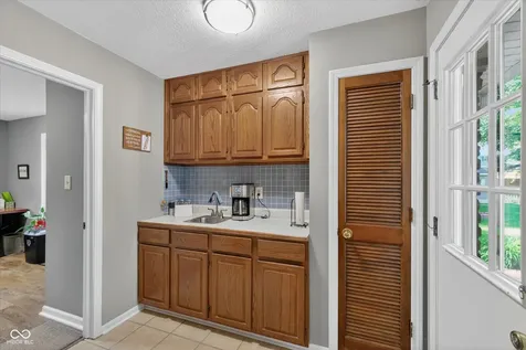 818 Sunblest Boulevard Fishers IN 46038