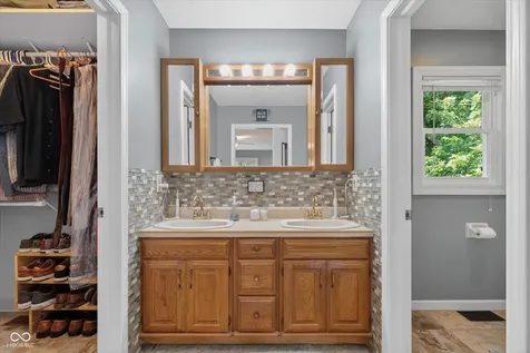 818 Sunblest Boulevard Fishers IN 46038