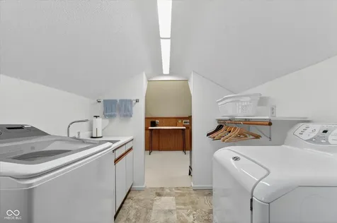 818 Sunblest Boulevard Fishers IN 46038