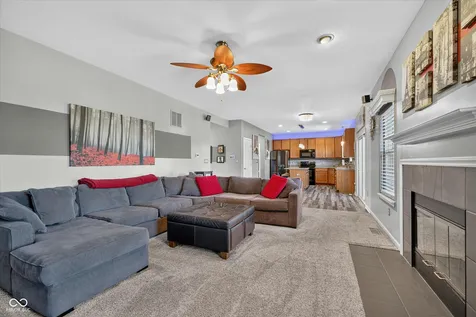 9041 N River Chase Lane Mccordsville IN 46055