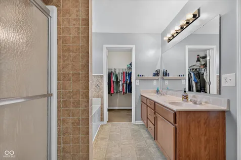 9041 N River Chase Lane Mccordsville IN 46055