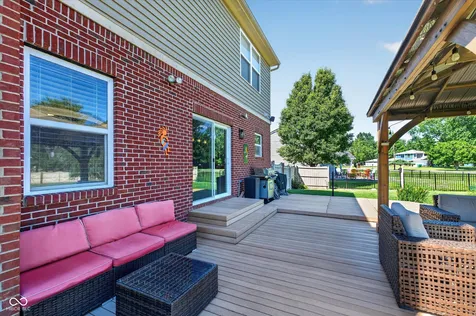 9041 N River Chase Lane Mccordsville IN 46055