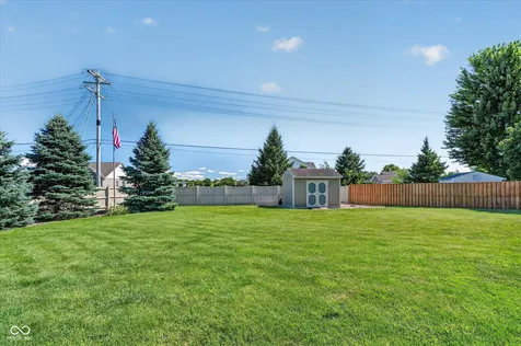 9041 N River Chase Lane Mccordsville IN 46055