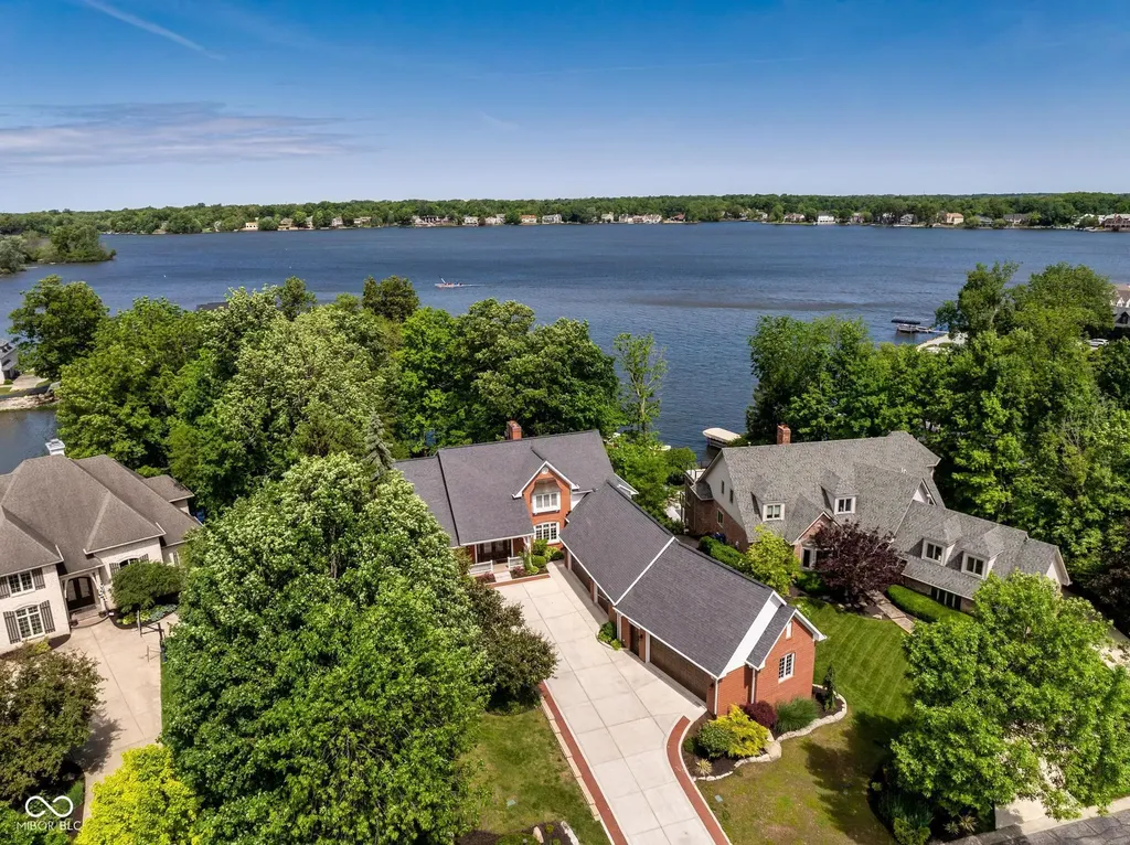 9264 Bluestone Circle Indianapolis IN 46236