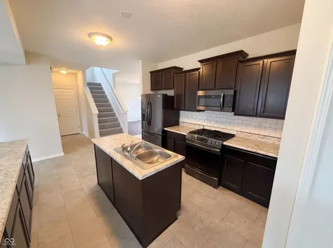 8095 Brookville Way Avon IN 46123