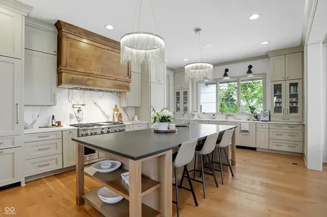 5130 Melbourne Place Zionsville IN 46077