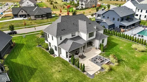 5130 Melbourne Place Zionsville IN 46077