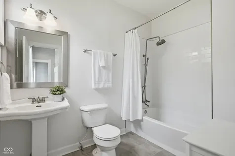2026 E 10th Street Indianapolis IN 46201