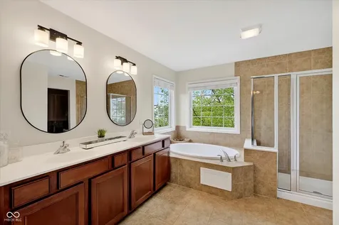 13714 Heatherfield Drive W Fishers IN 46038