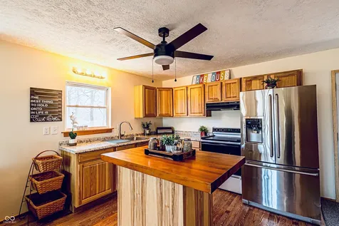 7665 E Butterman Rockville IN 47872