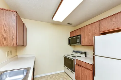 7238 Harbour Isle Indianapolis IN 46240
