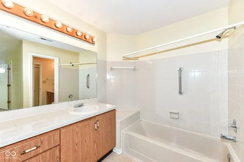 7238 Harbour Isle Indianapolis IN 46240