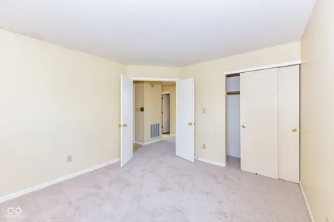 7238 Harbour Isle Indianapolis IN 46240