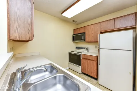 7238 Harbour Isle Indianapolis IN 46240