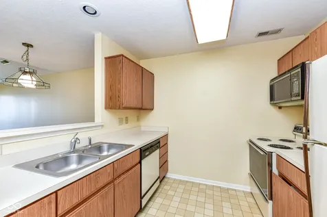 7238 Harbour Isle Indianapolis IN 46240