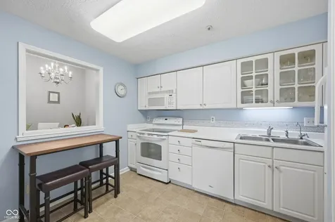 7601 Newport Bay Drive Indianapolis IN 46240