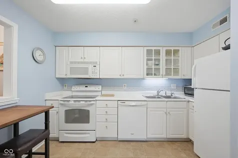 7601 Newport Bay Drive Indianapolis IN 46240