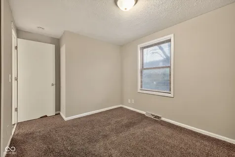 9254 E 39th Place Indianapolis IN 46235