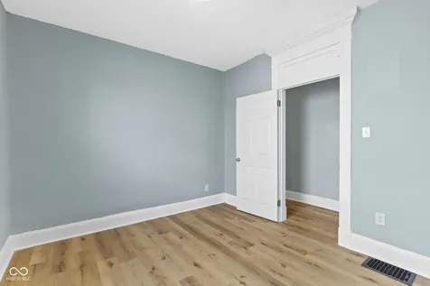 17 Parkview Avenue Indianapolis IN 46201