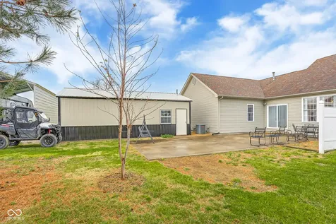 7742 N 825 E Hope IN 47246
