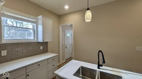3256 Ruckle Street Indianapolis IN 46205