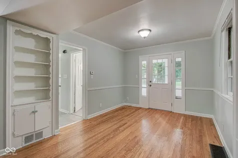 5043 Boulevard Place Indianapolis IN 46208