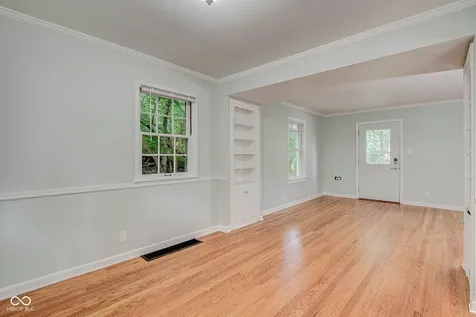 5043 Boulevard Place Indianapolis IN 46208