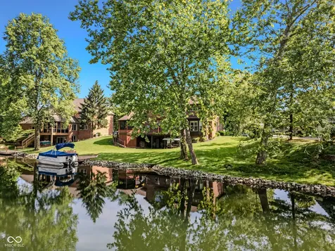 4695 Stonebridge Court Columbus IN 47201