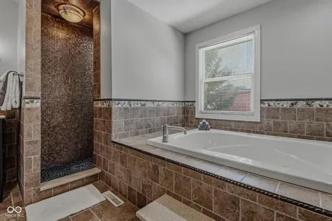 4695 Stonebridge Court Columbus IN 47201