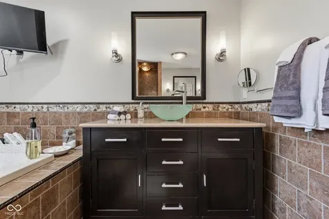 4695 Stonebridge Court Columbus IN 47201