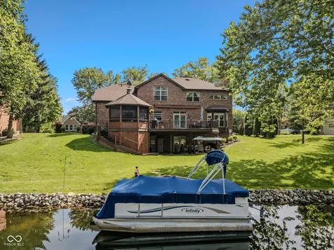 4695 Stonebridge Court Columbus IN 47201