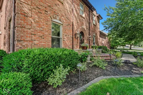 4695 Stonebridge Court Columbus IN 47201