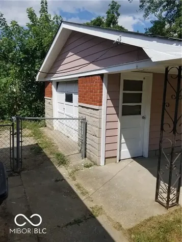 525 S 4th Avenue Beech Grove IN 46107